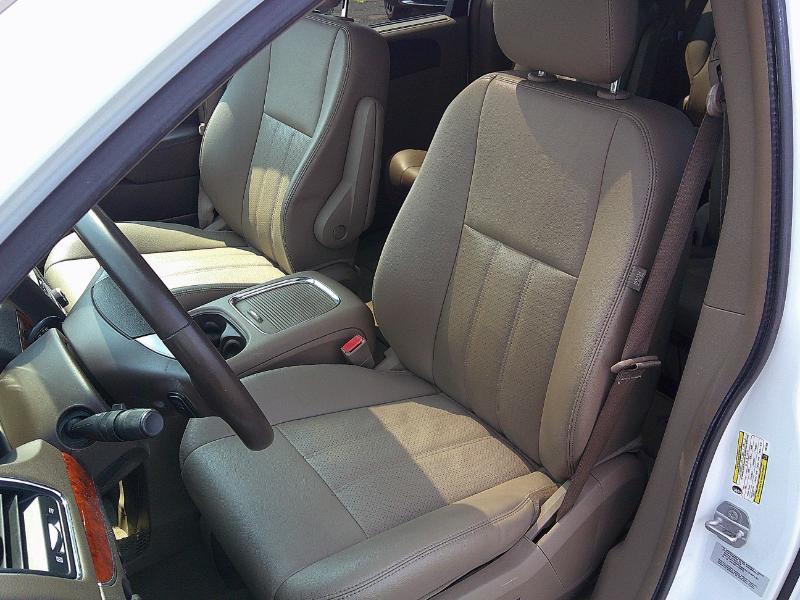 Chrysler Town & Country Limited Platinum 2015