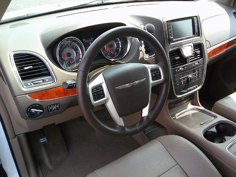 Chrysler Town & Country Limited Platinum 2015