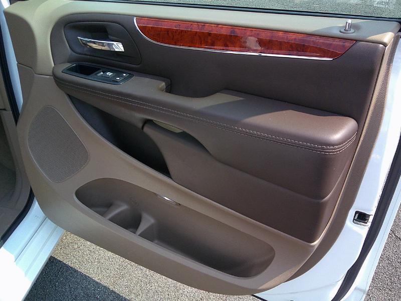 Chrysler Town & Country Limited Platinum 2015