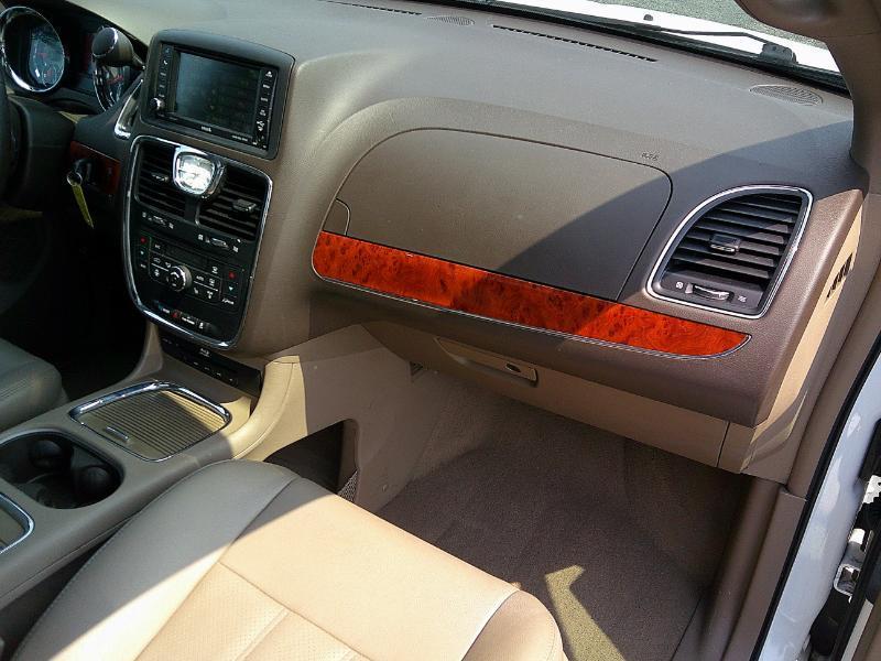 Chrysler Town & Country Limited Platinum 2015