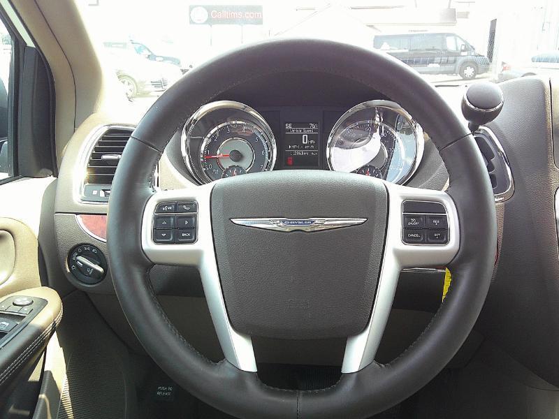 Chrysler Town & Country Limited Platinum 2015