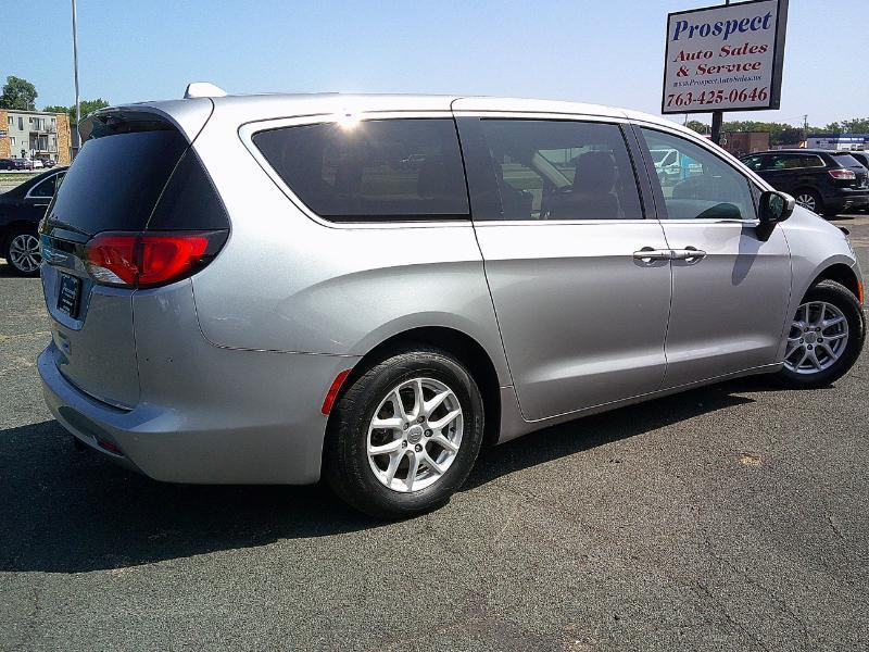 Chrysler Pacifica Touring 2017
