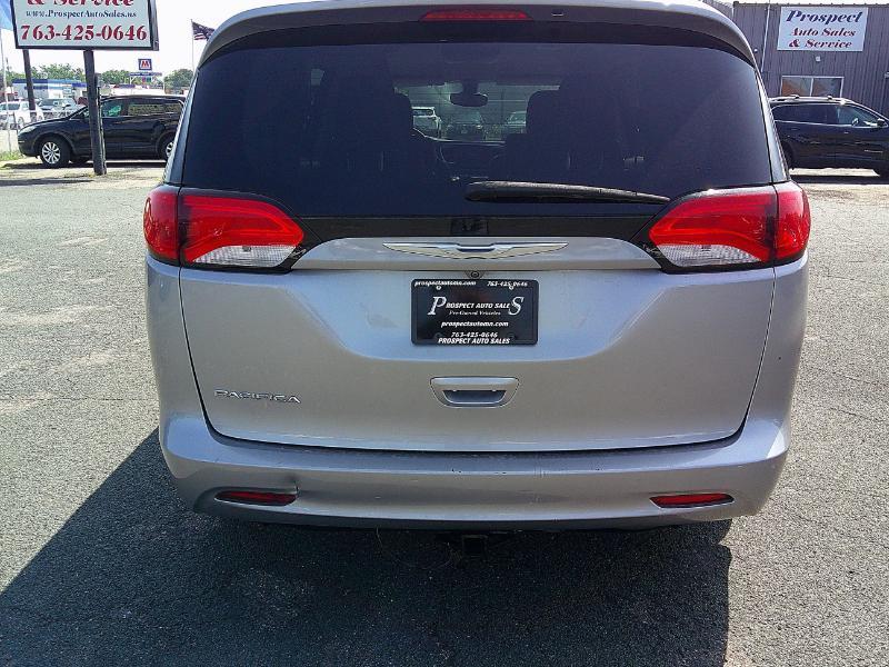 Chrysler Pacifica Touring 2017
