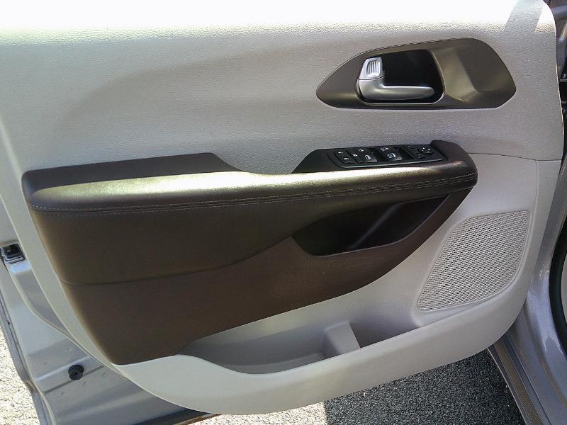 Chrysler Pacifica Touring 2017