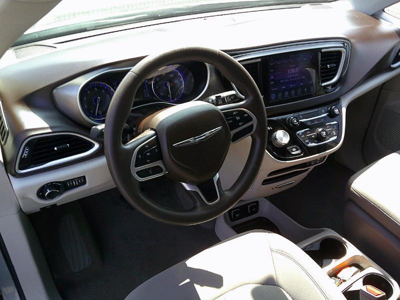 Chrysler Pacifica Touring 2017