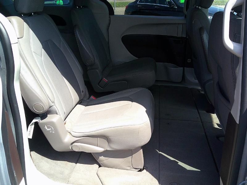Chrysler Pacifica Touring 2017