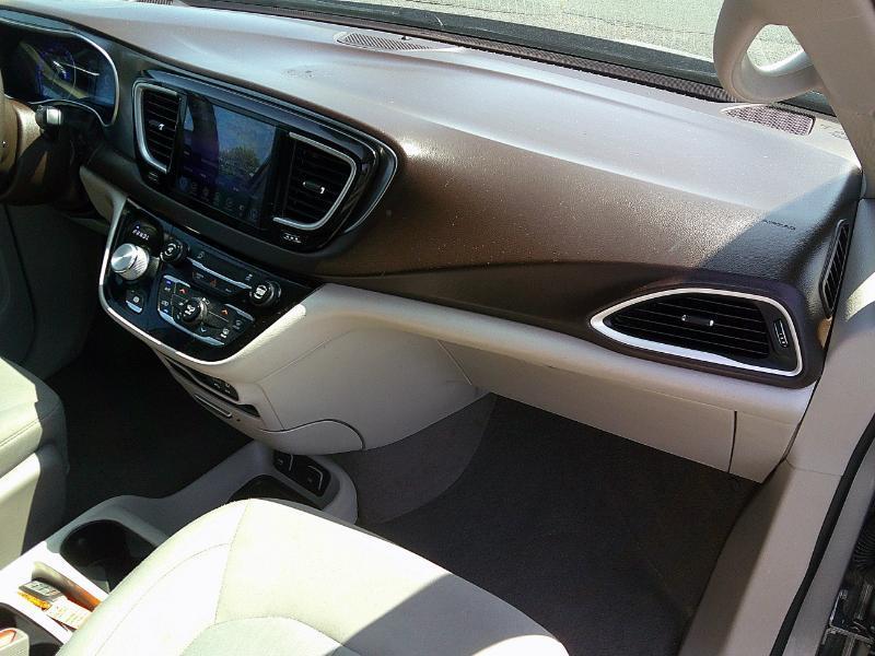Chrysler Pacifica Touring 2017