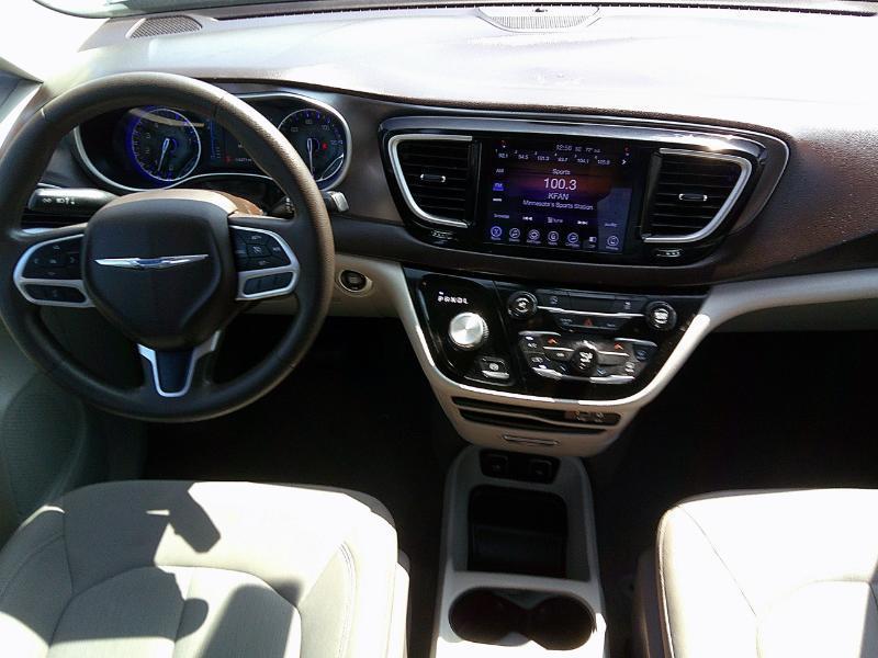 Chrysler Pacifica Touring 2017