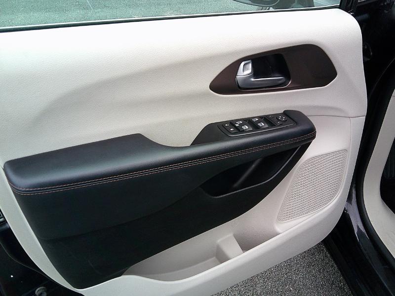 Chrysler Pacifica Touring-L Plus 2017