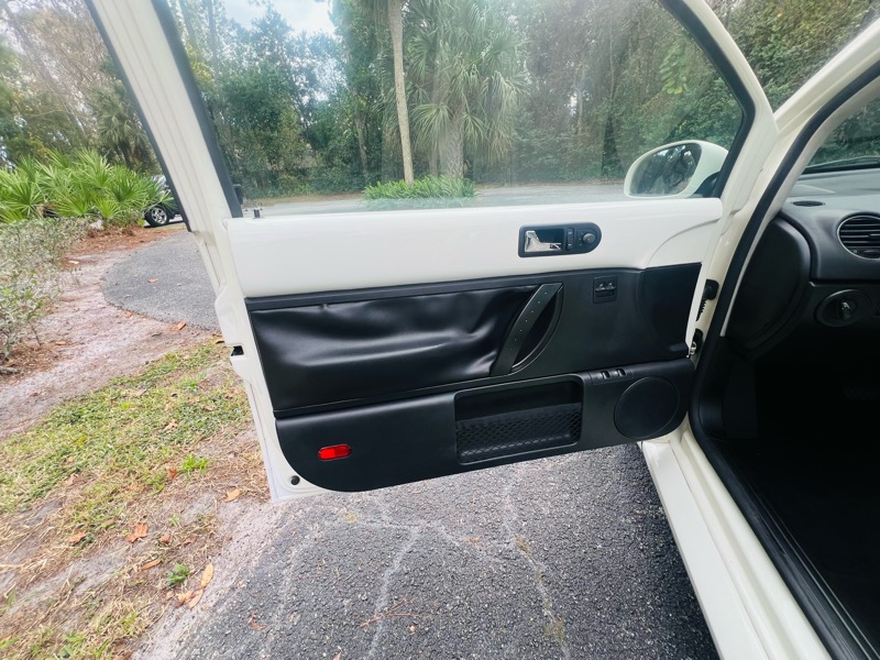 Volkswagen New Beetle S PZEV 2008