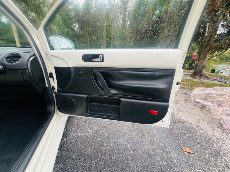 Volkswagen New Beetle S PZEV 2008