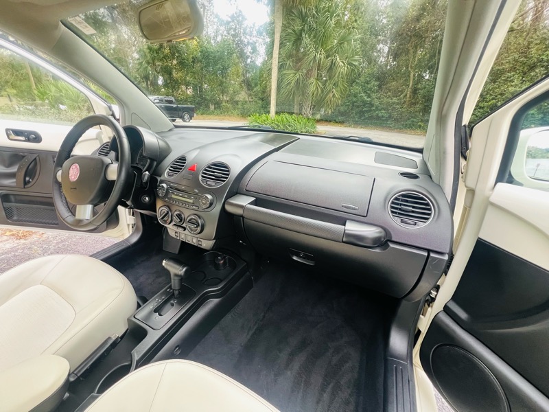 Volkswagen New Beetle S PZEV 2008