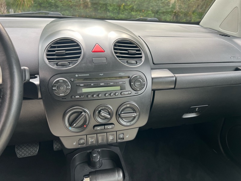 Volkswagen New Beetle S PZEV 2008