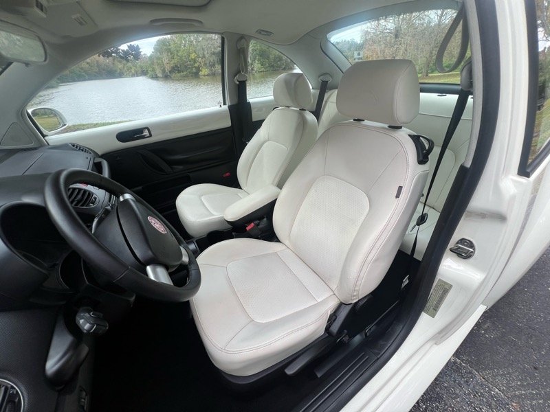 Volkswagen New Beetle S PZEV 2008