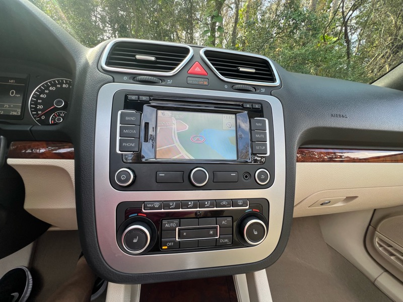 Volkswagen Eos Lux 2012