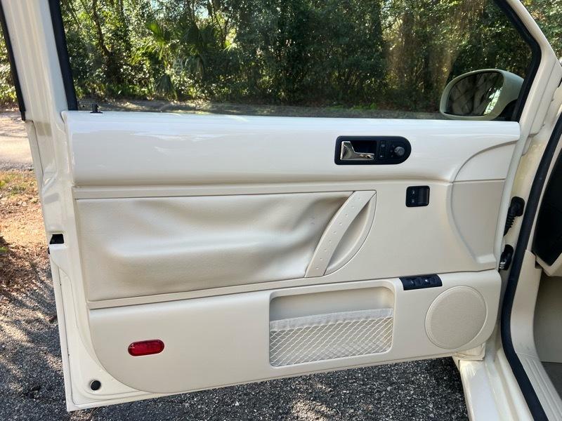 Volkswagen New Beetle S 2009