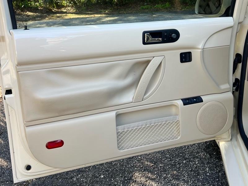 Volkswagen New Beetle S 2009