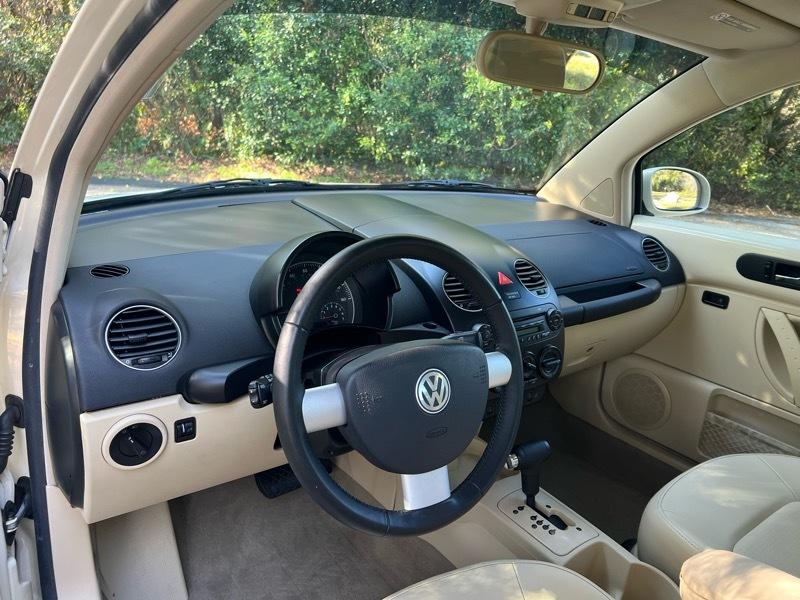 Volkswagen New Beetle S 2009