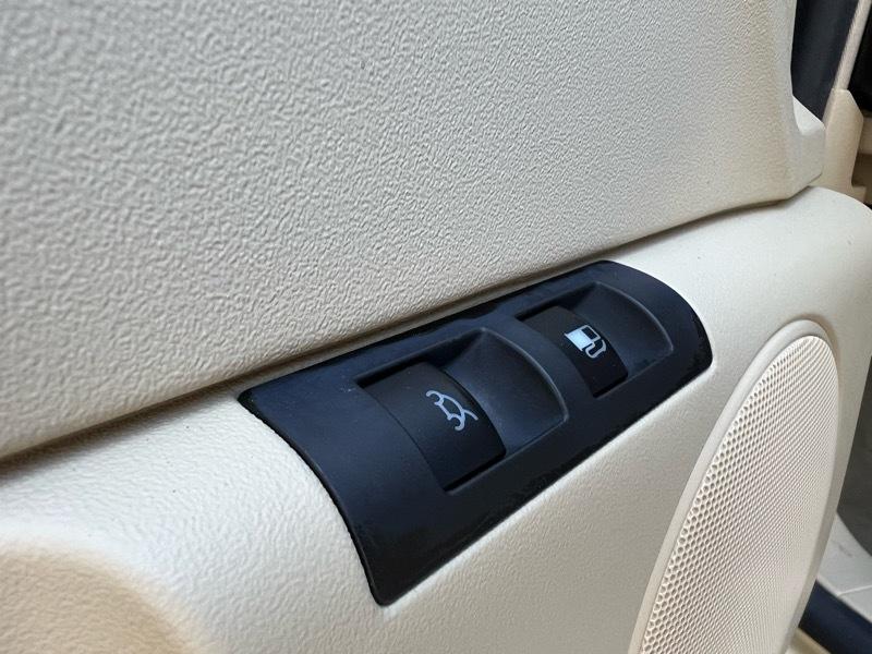 Volkswagen New Beetle S 2009