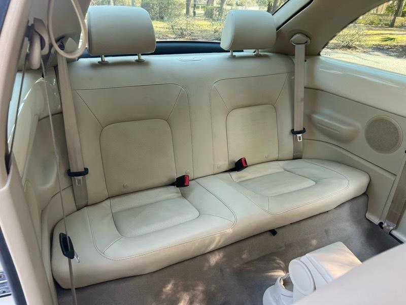 Volkswagen New Beetle S 2009