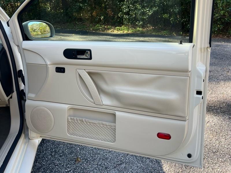 Volkswagen New Beetle S 2009