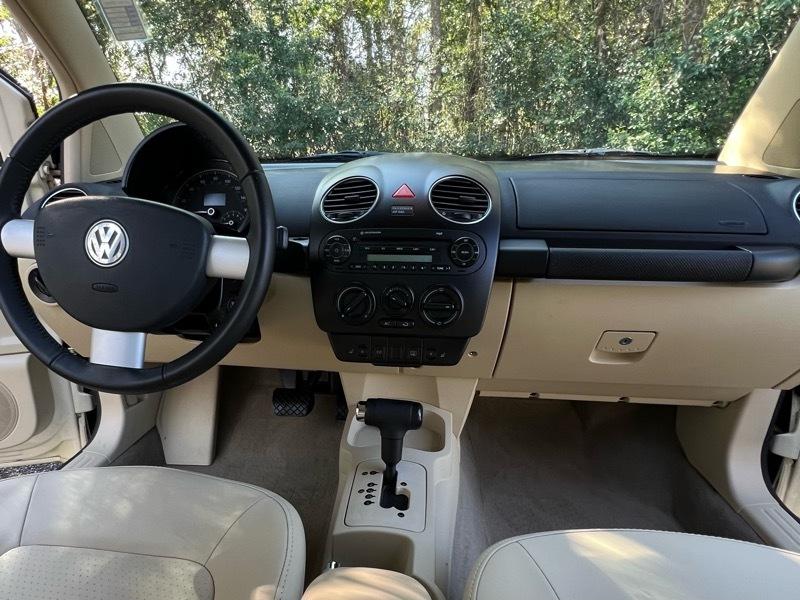 Volkswagen New Beetle S 2009