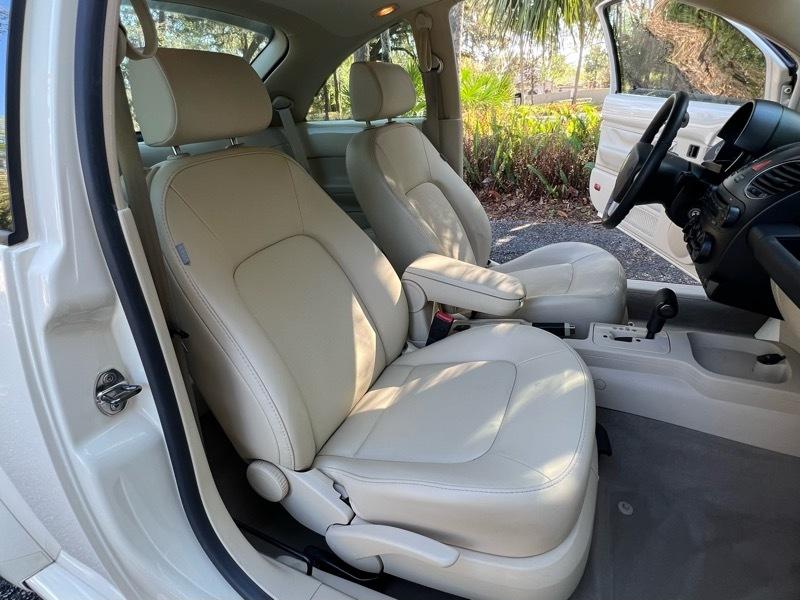 Volkswagen New Beetle S 2009