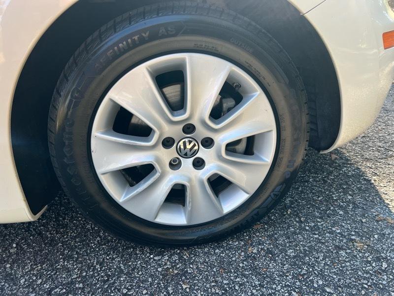 Volkswagen New Beetle S 2009