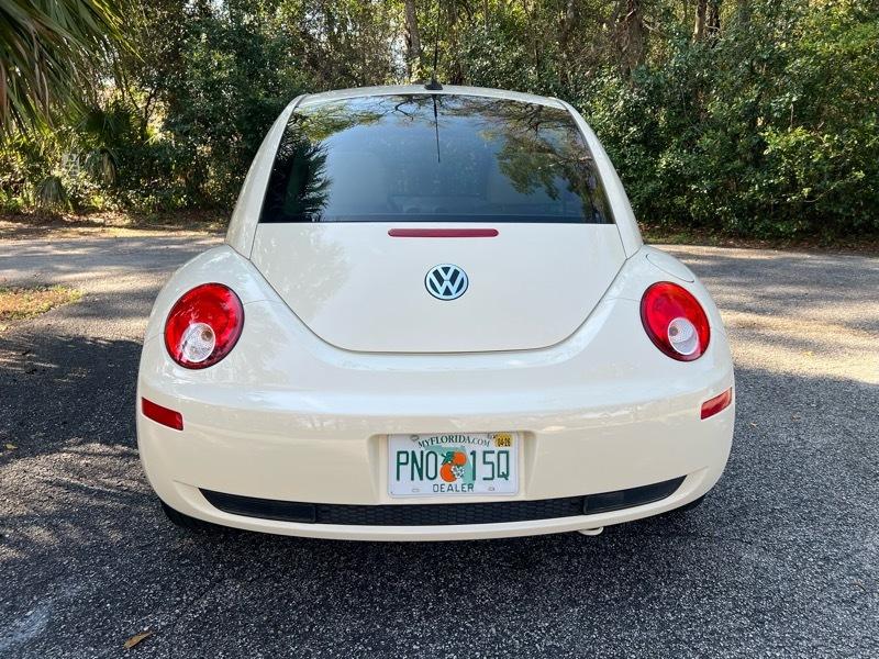 Volkswagen New Beetle S 2009