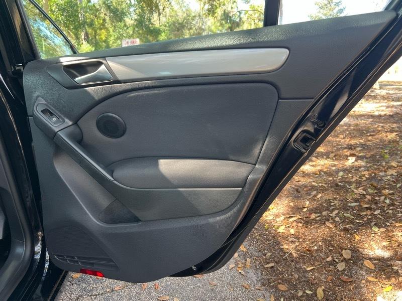 Volkswagen Golf 2.5L Conv & Sunroof 4 Door PZEV 2012