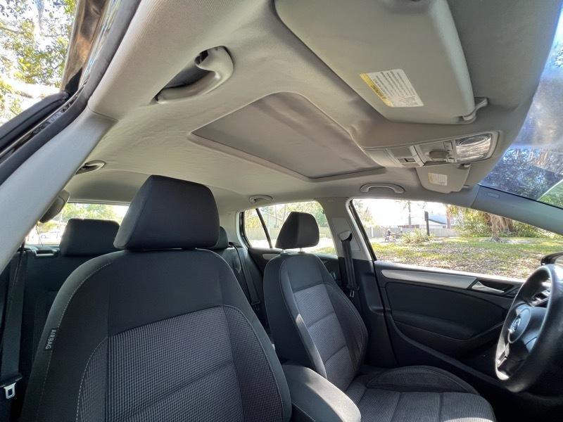 Volkswagen Golf 2.5L Conv & Sunroof 4 Door PZEV 2012