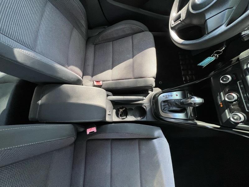 Volkswagen Golf 2.5L Conv & Sunroof 4 Door PZEV 2012