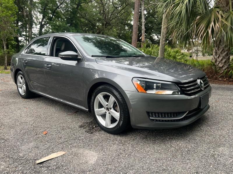 Volkswagen Passat 2.5L SE AT 2012