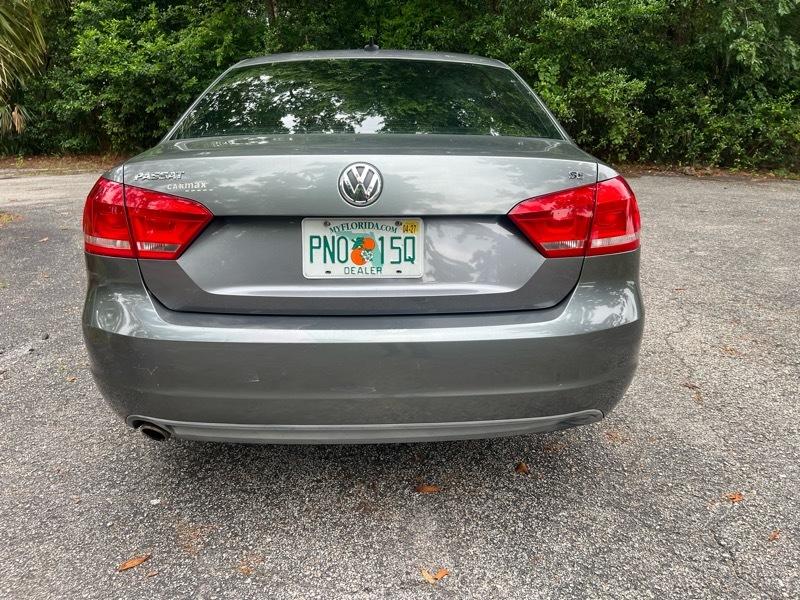 Volkswagen Passat 2.5L SE AT 2012
