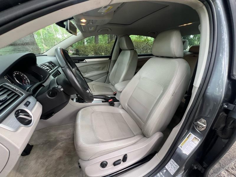 Volkswagen Passat 2.5L SE AT 2012