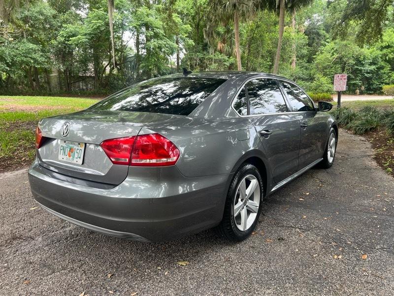 Volkswagen Passat 2.5L SE AT 2012