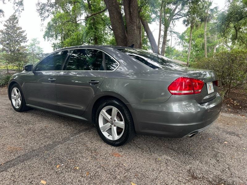 Volkswagen Passat 2.5L SE AT 2012