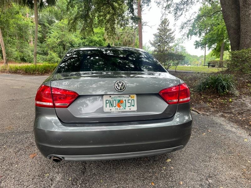 Volkswagen Passat 2.5L SE AT 2012