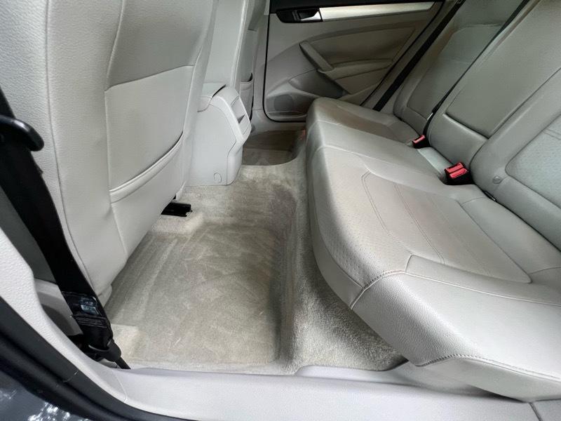 Volkswagen Passat 2.5L SE AT 2012