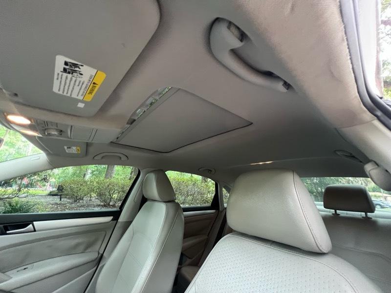 Volkswagen Passat 2.5L SE AT 2012