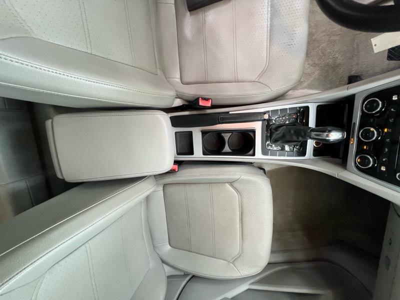 Volkswagen Passat 2.5L SE AT 2012