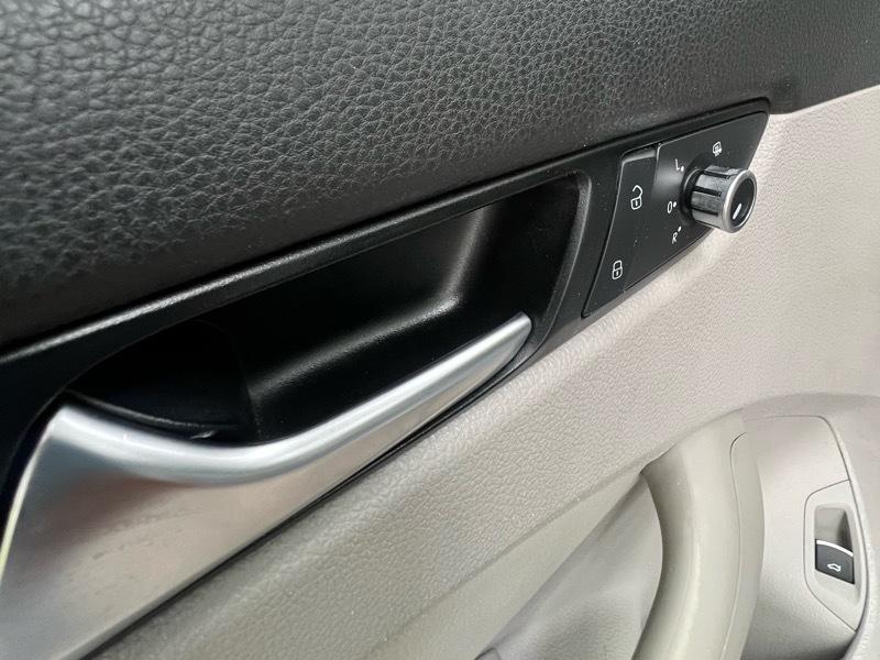 Volkswagen Passat 2.5L SE AT 2012