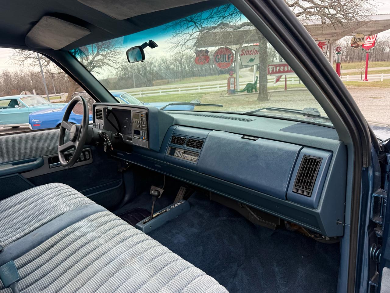 Chevrolet C/K 1500 Reg. Cab 8-ft. Bed 4WD 1990