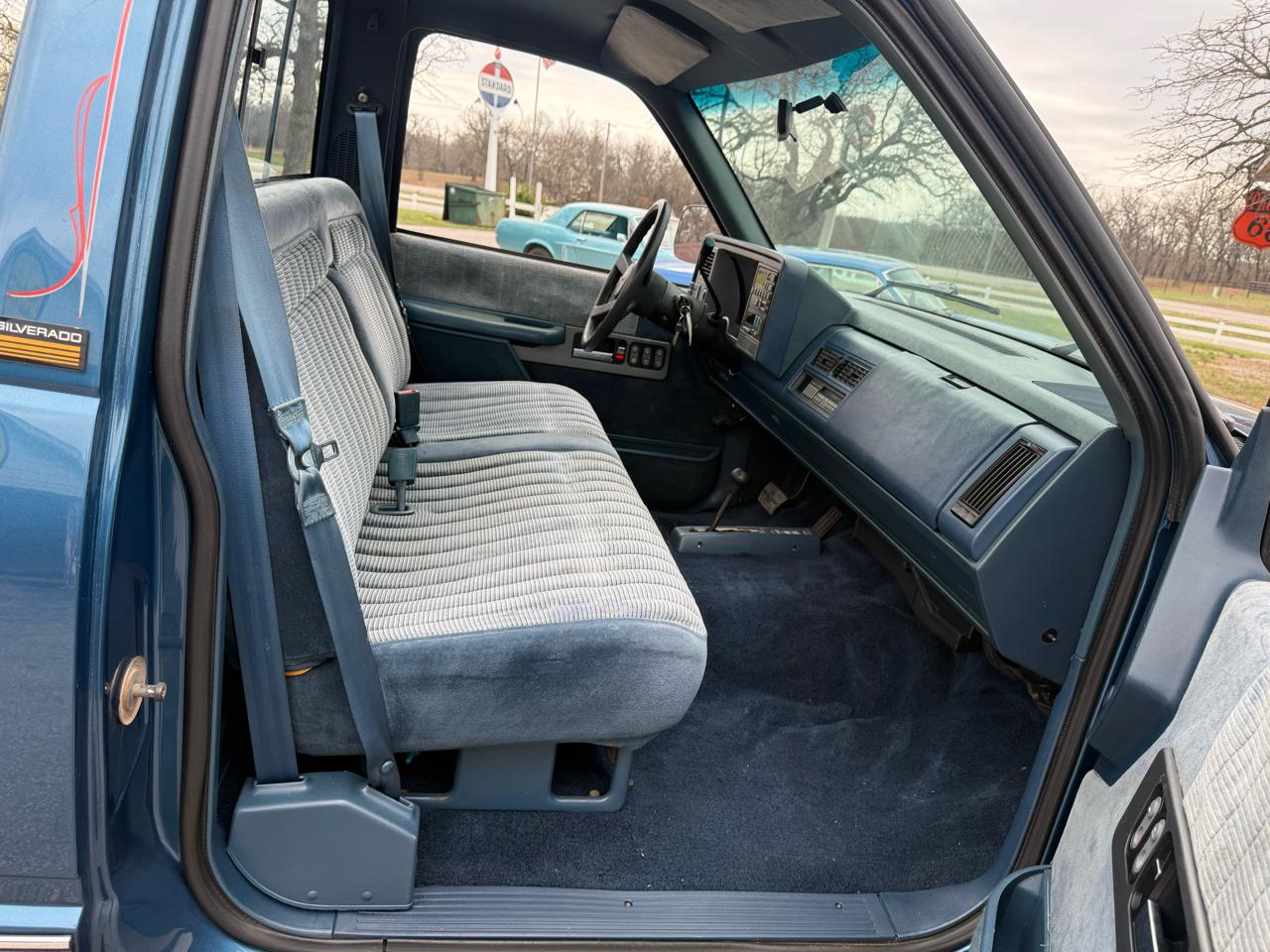 Chevrolet C/K 1500 Reg. Cab 8-ft. Bed 4WD 1990