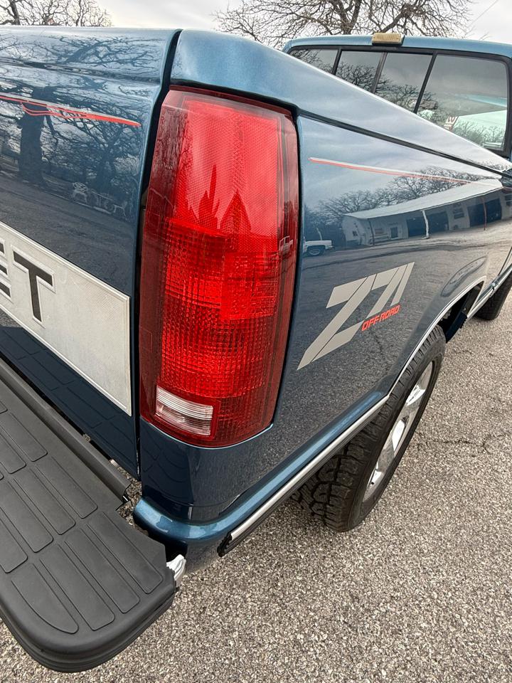 Chevrolet C/K 1500 Reg. Cab 8-ft. Bed 4WD 1990