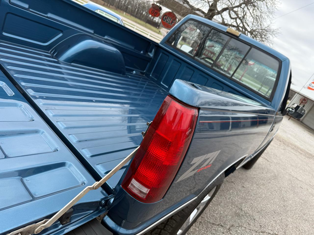 Chevrolet C/K 1500 Reg. Cab 8-ft. Bed 4WD 1990