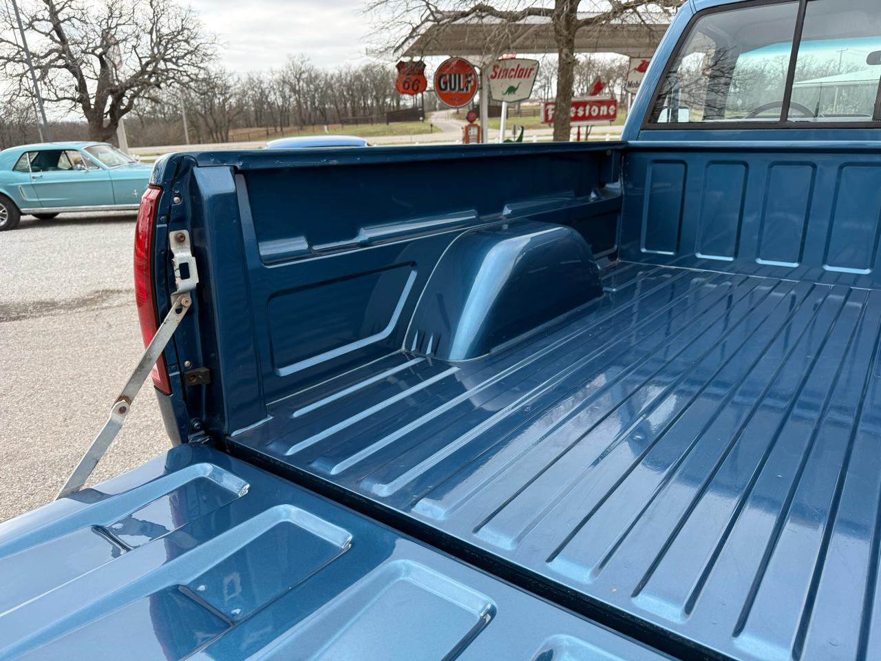 Chevrolet C/K 1500 Reg. Cab 8-ft. Bed 4WD 1990