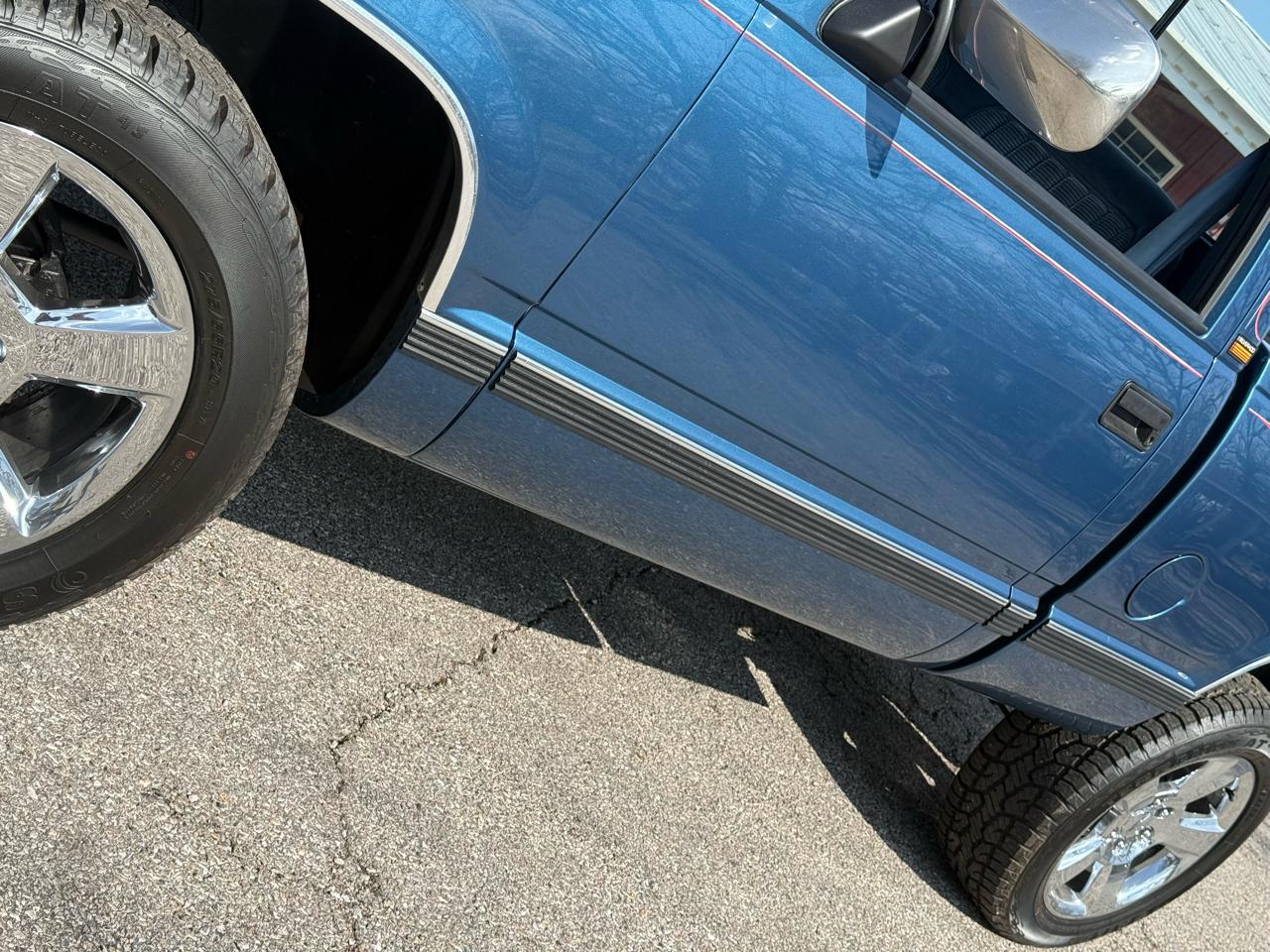 Chevrolet C/K 1500 Reg. Cab 8-ft. Bed 4WD 1990