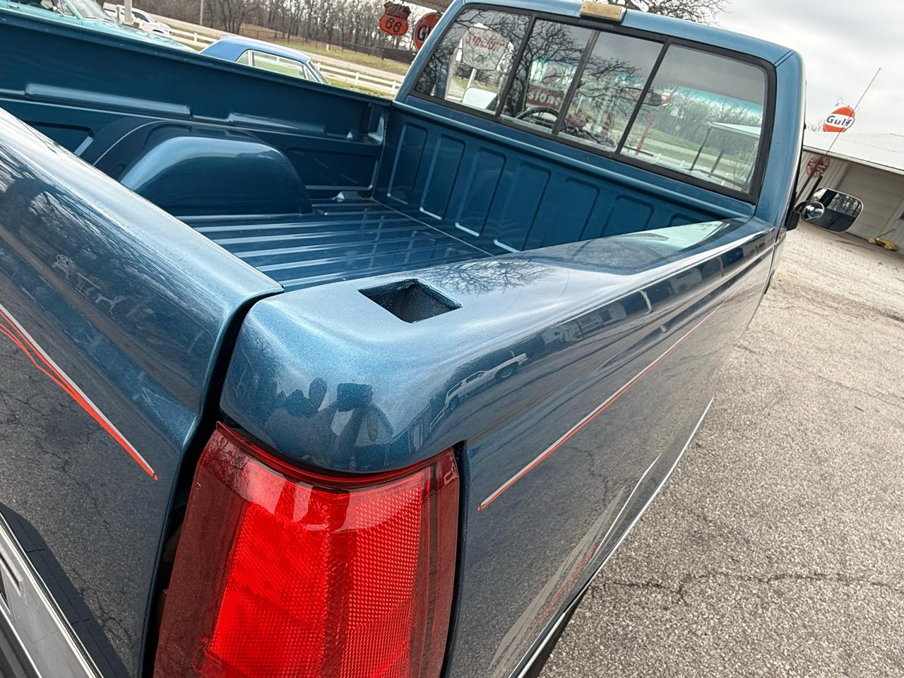 Chevrolet C/K 1500 Reg. Cab 8-ft. Bed 4WD 1990