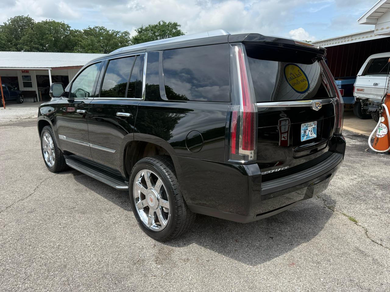 Cadillac Escalade Luxury 2WD 2015